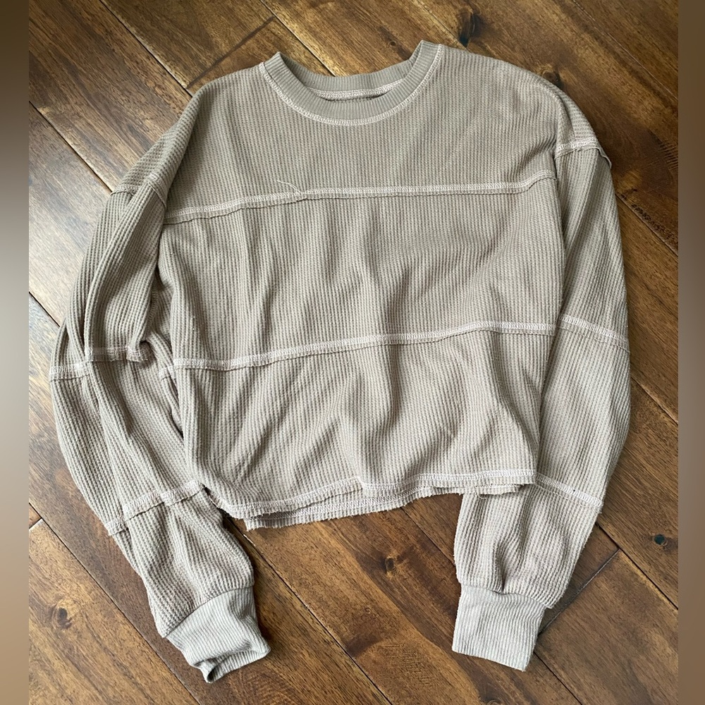 Hollister Crop Tee with long sleeves